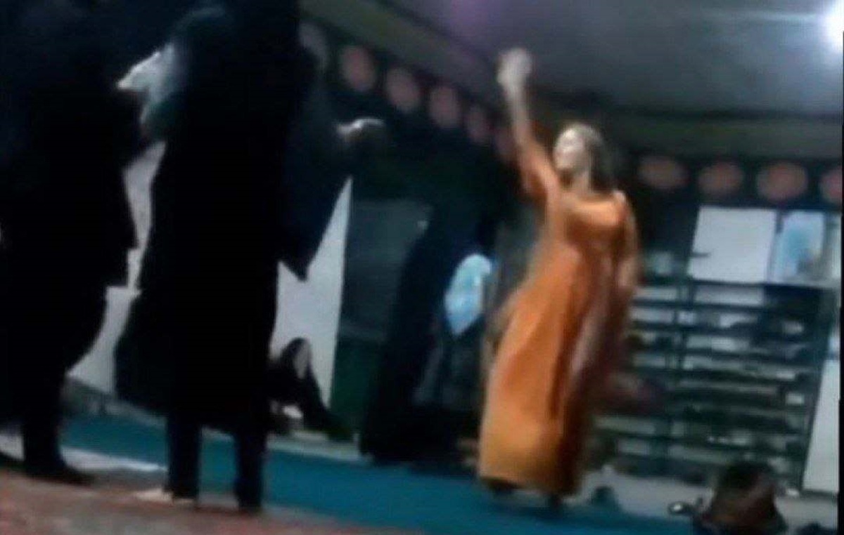 ماجرای ورود یک زن با رقص به مسجدی در سیرجان!
