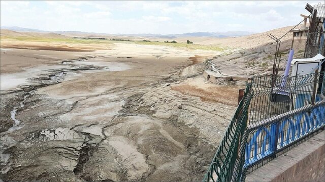 عکس/ زمین، این شهر ایرانی را خواهد بلعید عکس/ زمین، این شهر ایرانی را خواهد بلعید