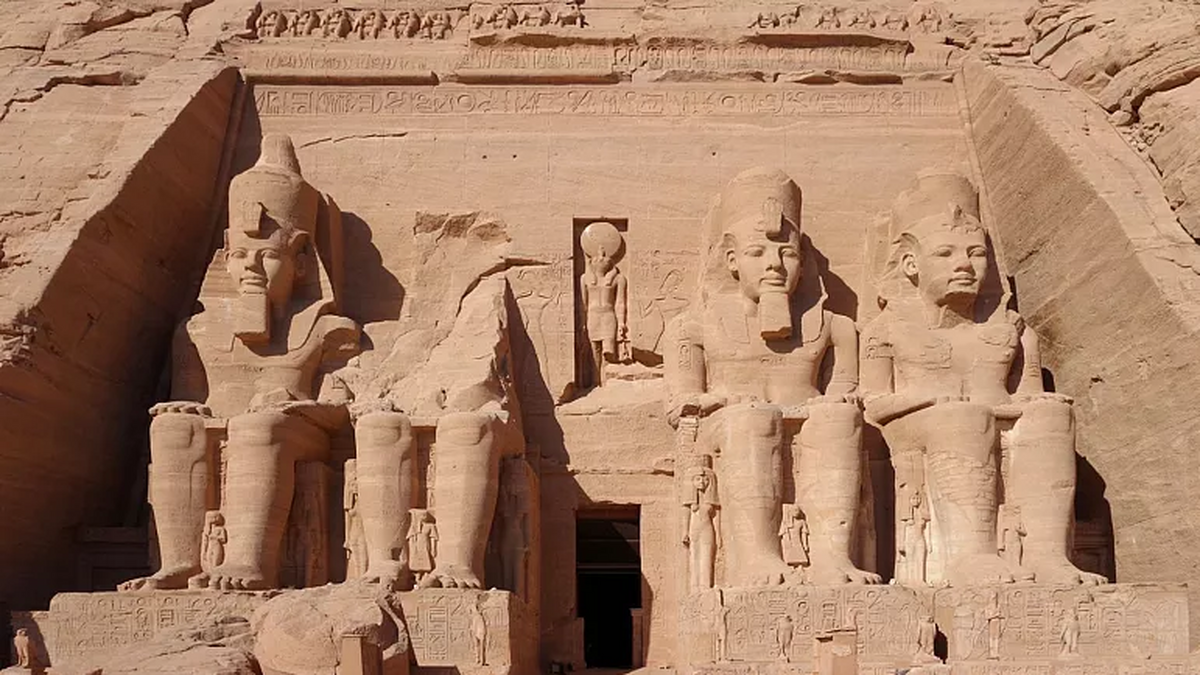 آیا مصریان باستان با خواهر و برادر و فرزندان خود ازدواج می‌کردند؟