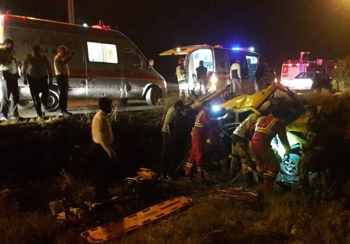 عکس| شب پرحادثه پرایدی در قزوین/ ۶ نفر مصدوم شدند