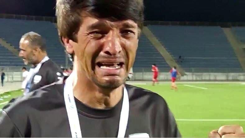 عکس| اشک‌های باورنکردنی سرمربی افغانستان برای برد ایران!