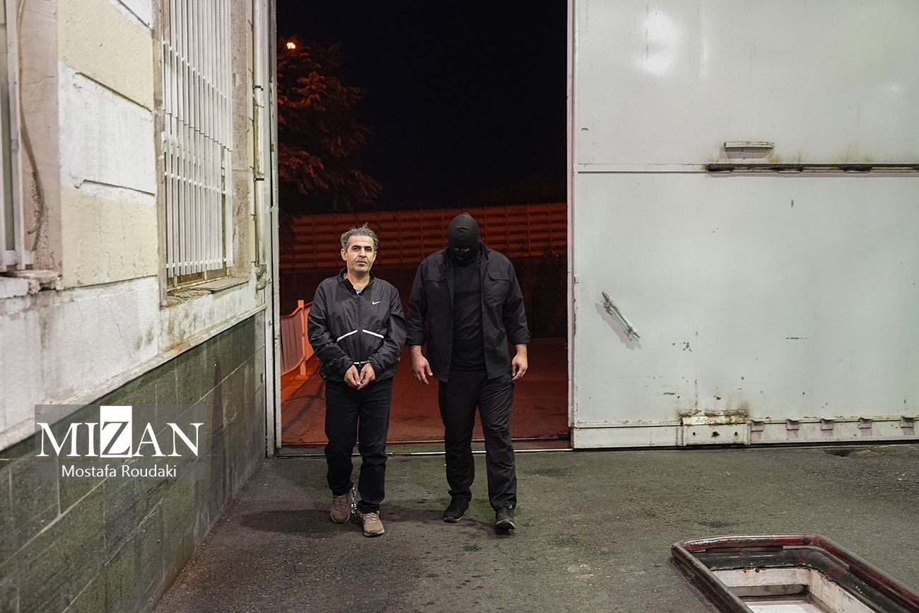 فیلم| علیرضا شهمیری به زندان اوین منتقل شد