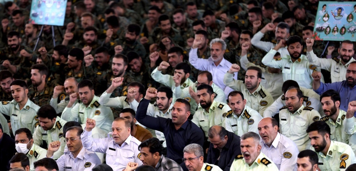تصاویر| نماز جمعه تهران با حضور فرماندهان و ماموران پلیس