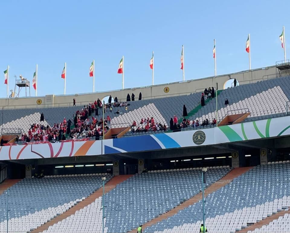 عکس| زنان پرسپولیسی روی سکوهای آزادی آماده جشن قهرمانی! عکس| زنان پرسپولیسی روی سکوهای آزادی آماده جشن قهرمانی!