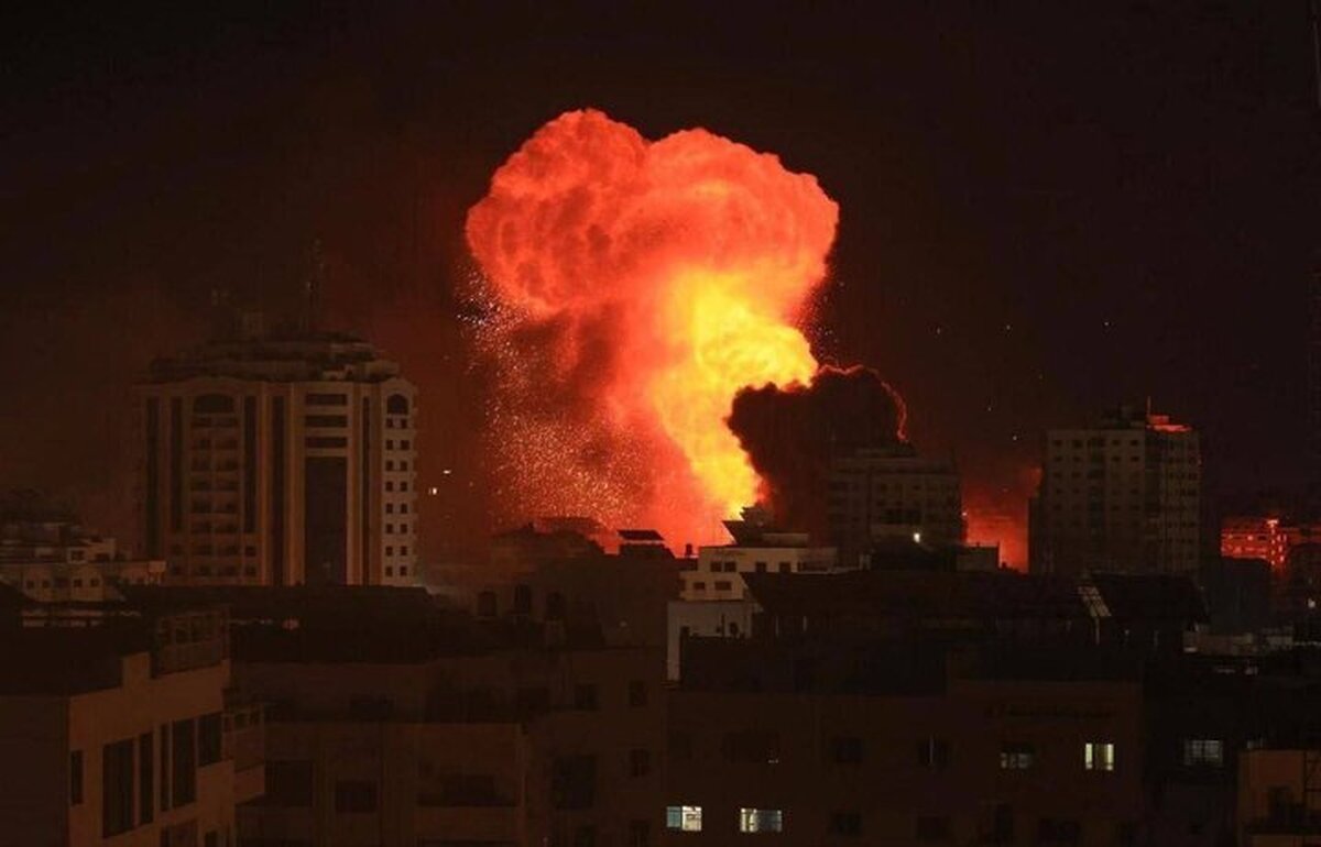تصاویر| نمایی از وضعیت آسمان غزه در پی حملات هوایی اسرائیل