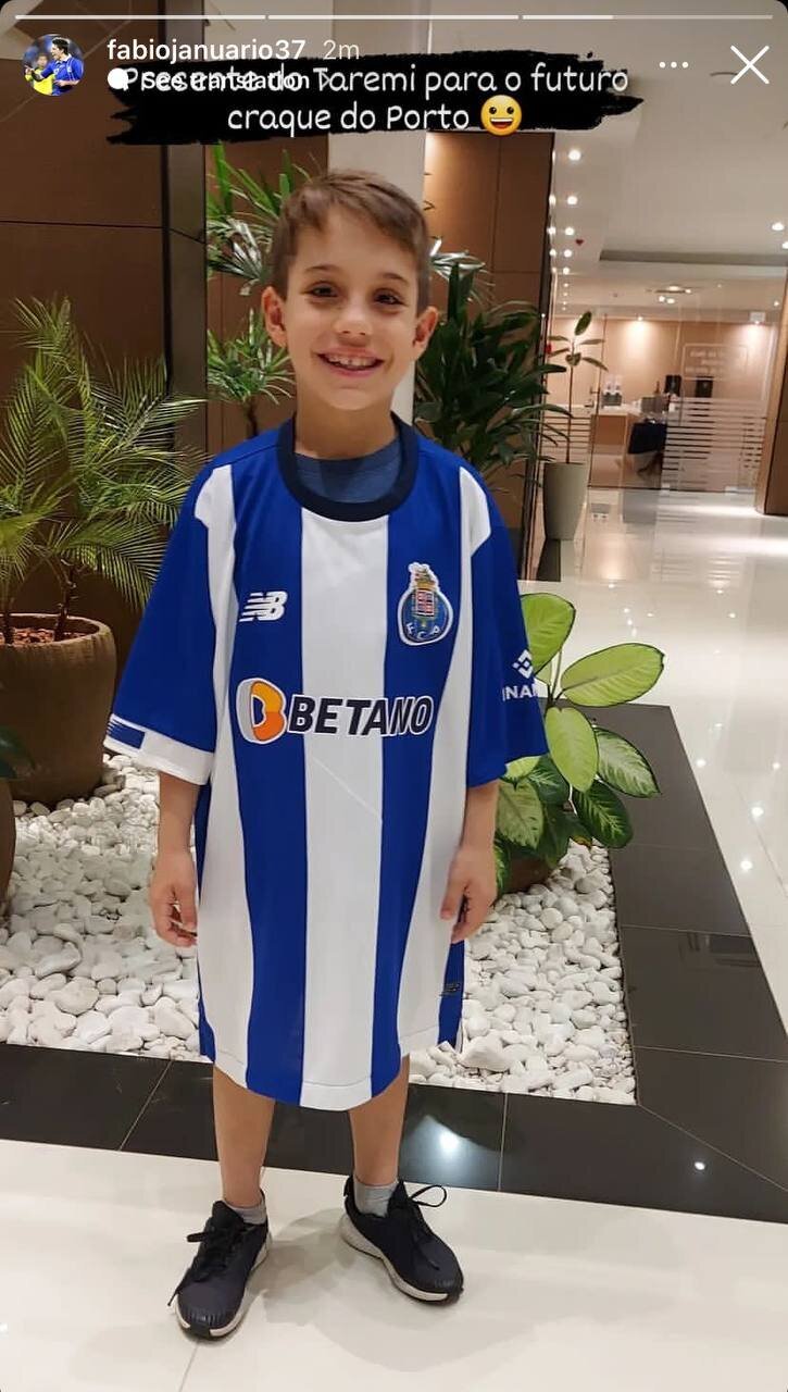 عکس| سورپرایز مهدی طارمی برای یک استقلالی! عکس| سورپرایز مهدی طارمی برای یک استقلالی!