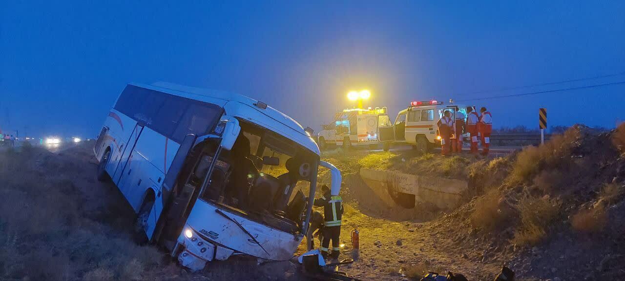 عکس| واژگونی اتوبوس در جاده قوچان ۲۶ مصدوم برجای گذاشت