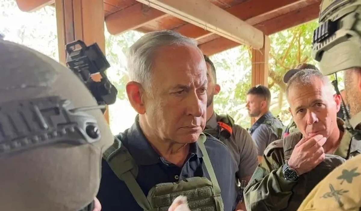 فیلم| نتانیاهو با جلیقه ضد گلوله به میدان جنگ رفت!