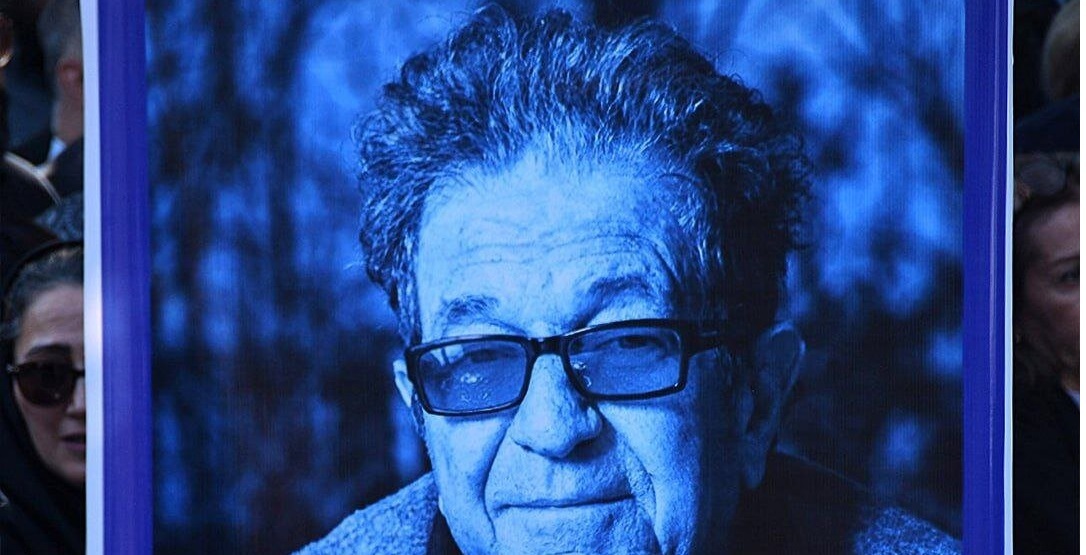 تصاویر| حامد بهداد، پارسا پیروزفر و جعفر پناهی در تشییع پیکر داریوش مهرجویی