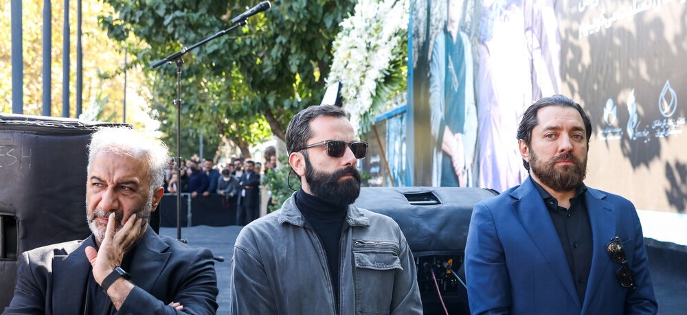 عکس | بهران رادان در مراسم خداحافظی با داریوش مهرجویی عکس | بهران رادان در مراسم خداحافظی با داریوش مهرجویی