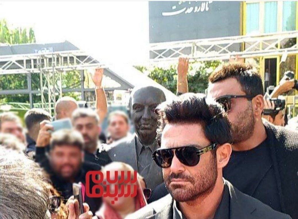 فیلم| واکنش مردم به محمدرضا گلزار در تشییع پیکر داریوش مهرجویی