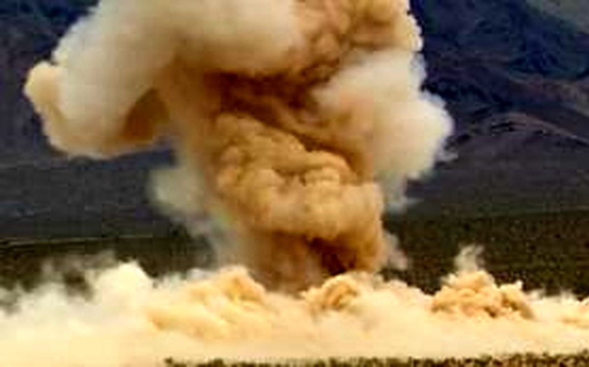 فیلم| لحظات تست این بمب توسط هواپیمای A-۱۰ ارتش آمریکا