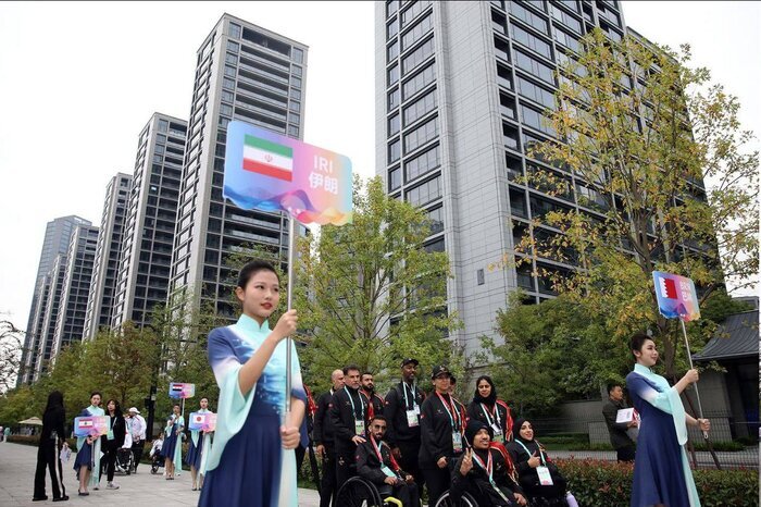عکس| اهتزاز پرچم ایران در دهکده بازی‌های پاراآسیایی هانگژو