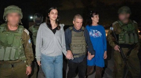 فیلم| اولین تصاویر اسرای آمریکایی آزاد شده در غزه فیلم| اولین تصاویر اسرای آمریکایی آزاد شده در غزه