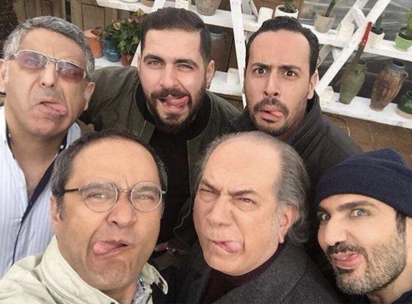 عکس| ژست جنجالی رامبد جوان و محمدرضا فروتن در کنار مرحوم پسیانی