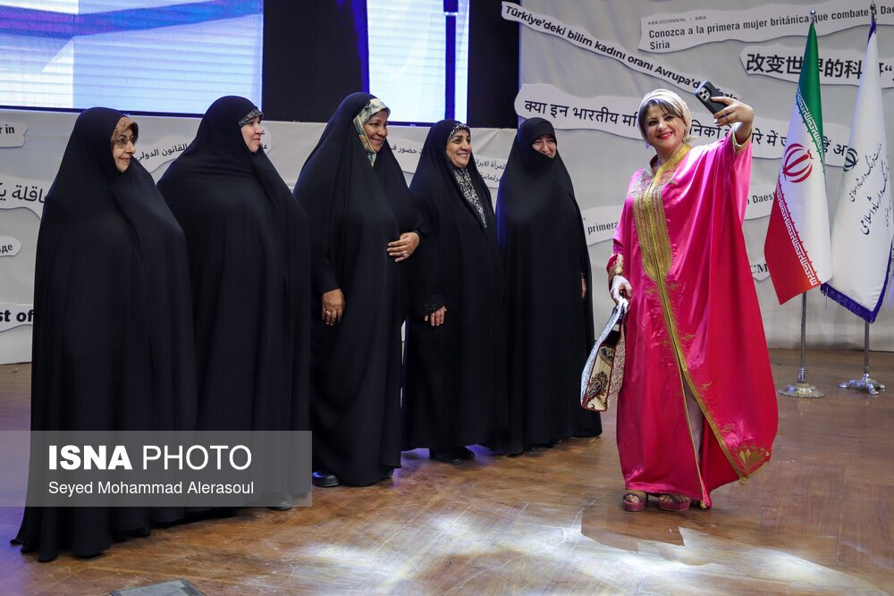 واکنش آذری جهرمی به پوشش برندگان خارجی جشنواره خورشید؛ شرم‌آور است