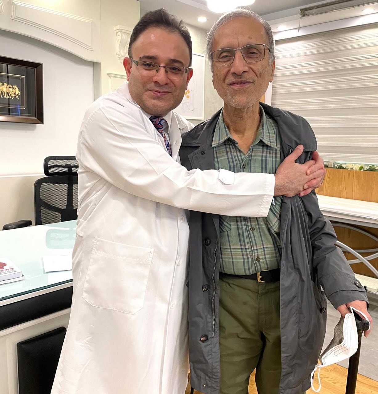 رهایی هادی خانیکی از بند سرطان رهایی هادی خانیکی از بند سرطان