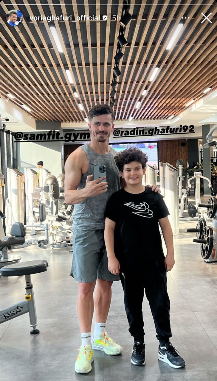 تمرین مشترک وریا غفوری و پسرش در باشگاه تمرین مشترک وریا غفوری و پسرش در باشگاه
