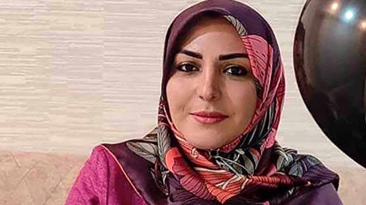 عکس| تصویر قدیمی از المیرا شریفی مقدم در 19 سالگی در حال گویندگی!