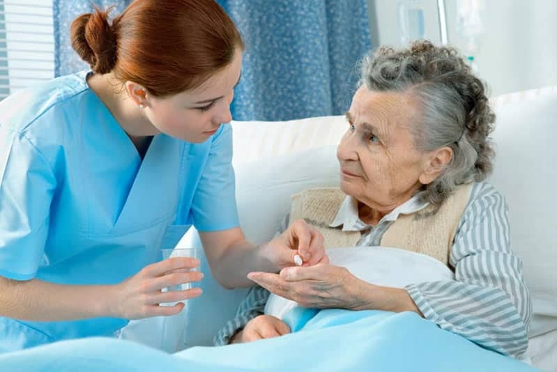 استخدام پرستار سالمند