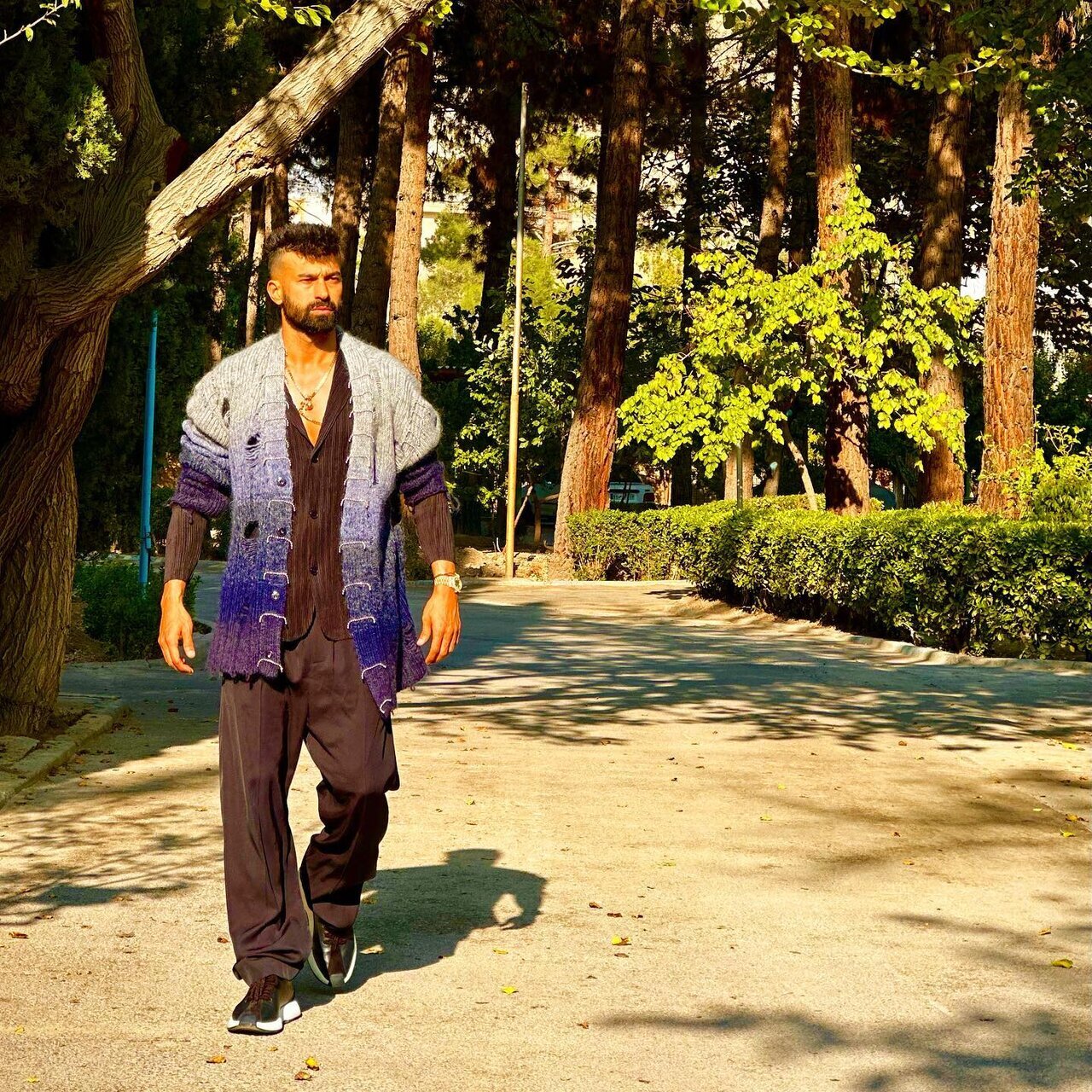 عکس| استایل جدید و خاص رامین رضاییان با زنجیر طلا عکس| استایل جدید و خاص رامین رضاییان با زنجیر طلا