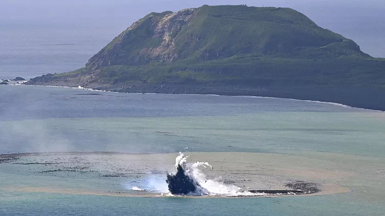 جدیدترین جزیره جهان در اقیانوس آرام متولد شد+عکس