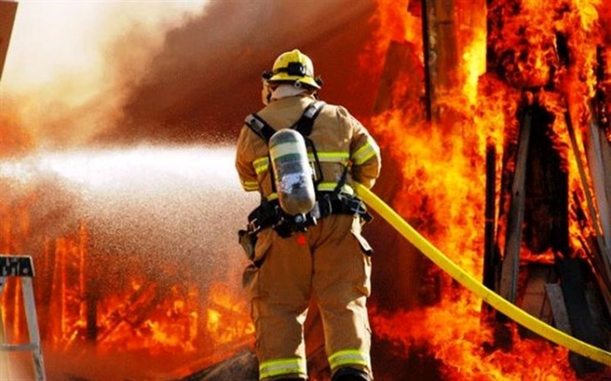 آتش سوزی مصالح فروشی و مرگ یک کارگر ۲۱ ساله