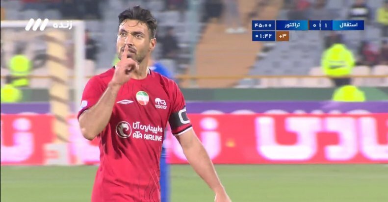 عکس| «هیس» شجاع خلیل‌زاده به تماشاگران استقلالی