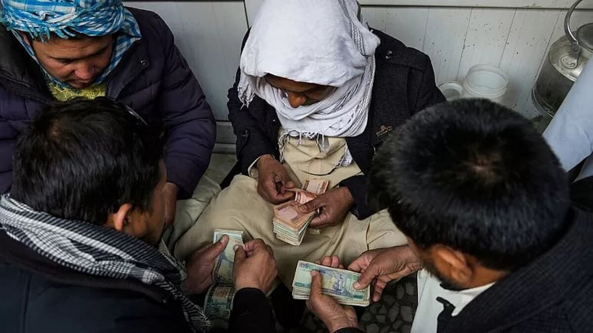 قیمت دلار در افغانستان به پایین‌ترین حد در ۶ سال گذشته رسید؛ هر افغانی ۷۰۰ تومان شد