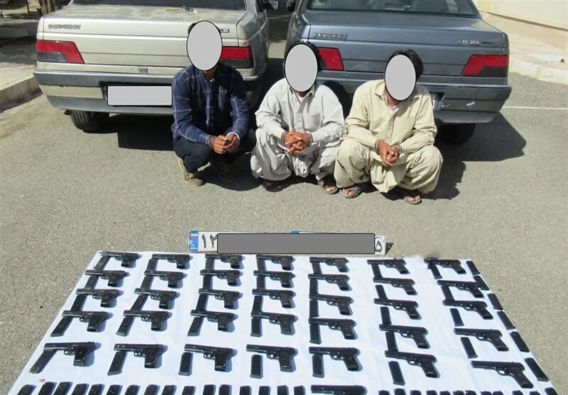 عکس| انهدام شبکه فعال قاچاق سلاح و مهمات شرق کشور عکس| انهدام شبکه فعال قاچاق سلاح و مهمات شرق کشور
