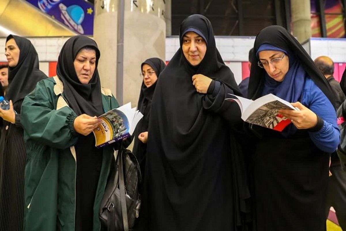 بازدید اعضای کمیسیون فرهنگی شورا از باغ کتاب تهران+عکس