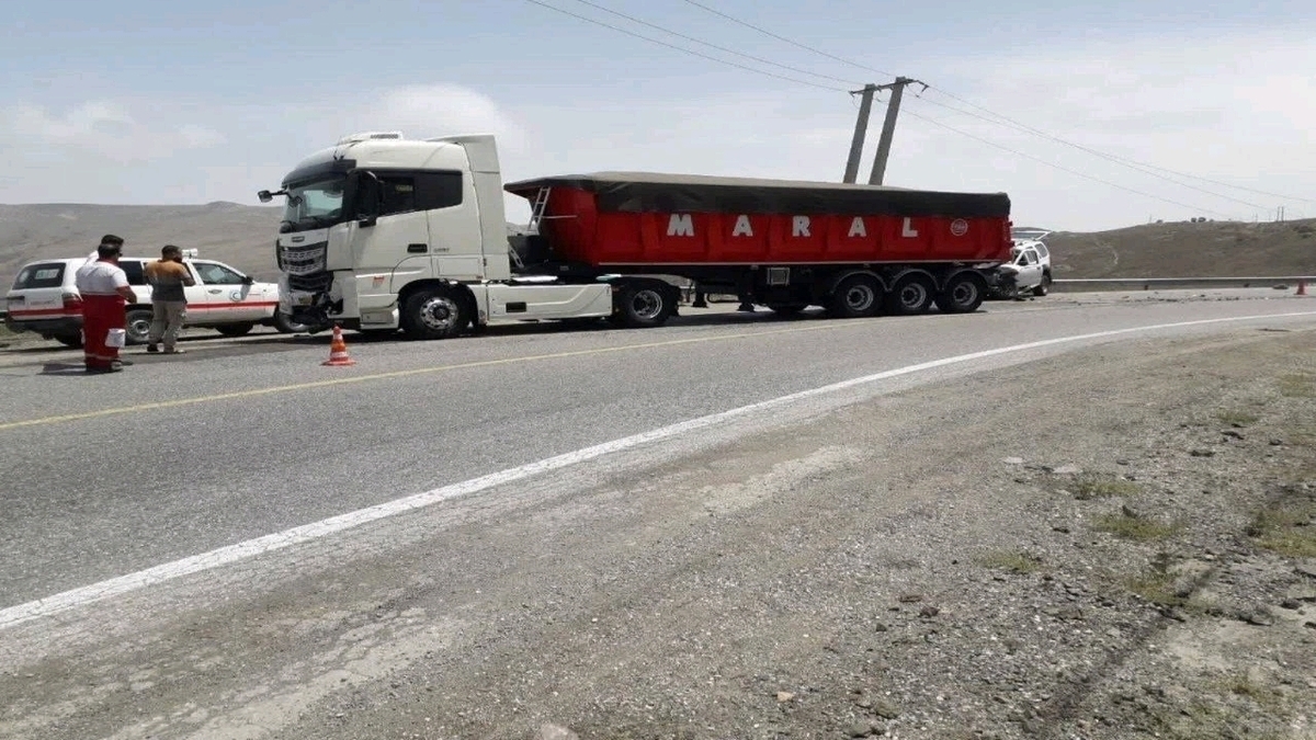 ۶ کشته و زخمی در تصادف ۳ تریلر در جاده ایرانشهر
