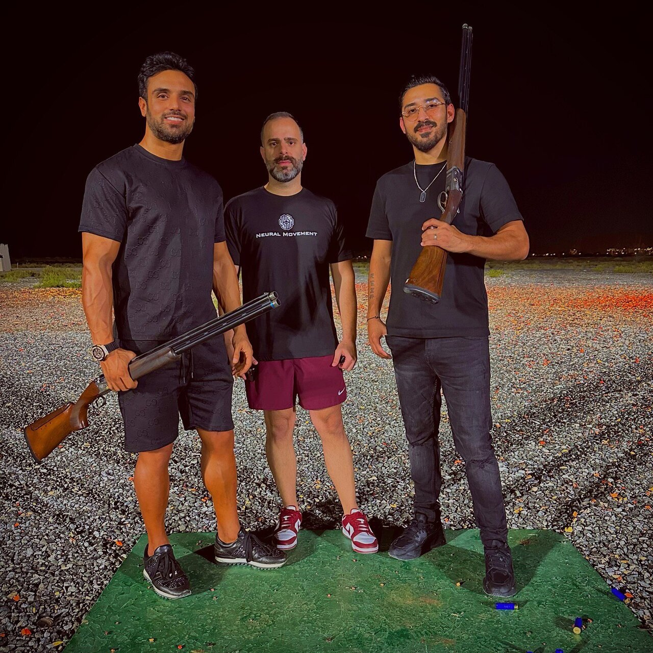 عکس| آقای فوتبالیست دست به اسلحه شد؛ رضا قوچان‌نژاد با تفنگ!