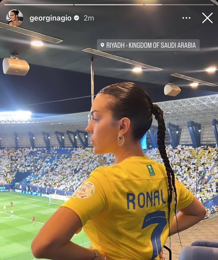 عکس| استایل خاص جورجینا برای تماشای بازی رونالدو در لیگ قهرمانان آسیا