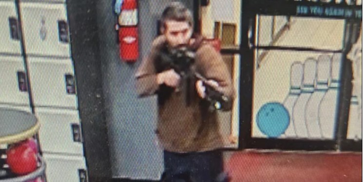 عکس| این مرد 22 آمریکایی را به رگبار بست!