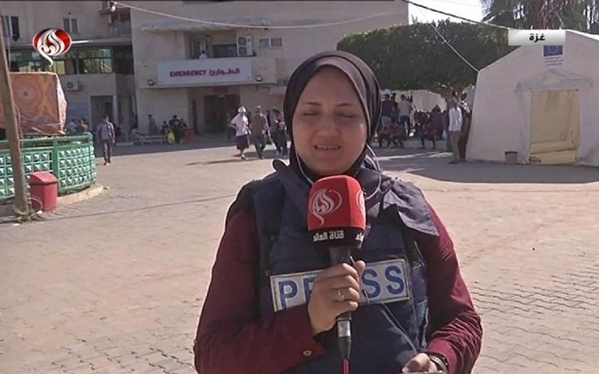 فیلم| لحظه بیهوش‌شدن خبرنگار العالم در غزه هنگام پخش زنده
