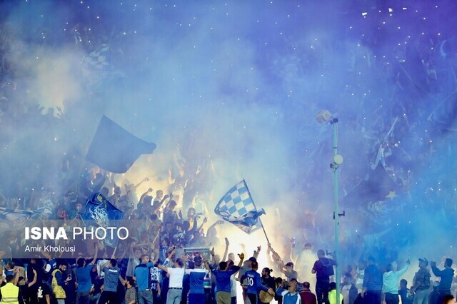 آتش بازی، درگیری و اخراجی برابر پیراهن صورتیها+عکس آتش بازی، درگیری و اخراجی برابر پیراهن صورتیها+عکس