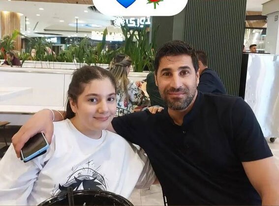 قاب دو نفره ستاره استقلالی به همراه دخترش