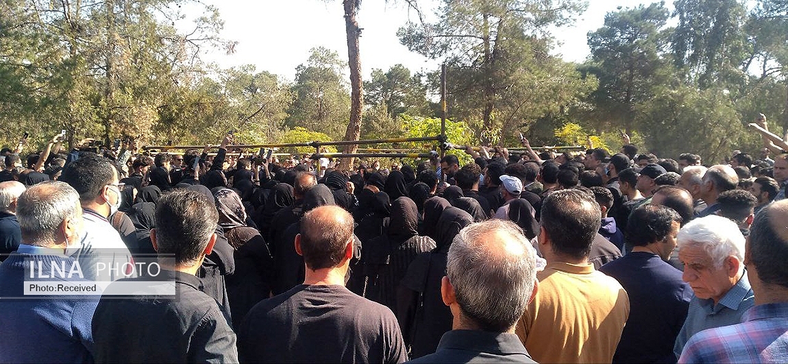 تصاویر/ پیکر آرمیتا گراوند در بهشت زهرا به خاک سپرده شد تصاویر/ پیکر آرمیتا گراوند در بهشت زهرا به خاک سپرده شد