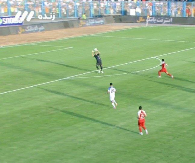 عکس| جنجالیترین صحنه بازی پرسپولیس و ملوان عکس| جنجالیترین صحنه بازی پرسپولیس و ملوان