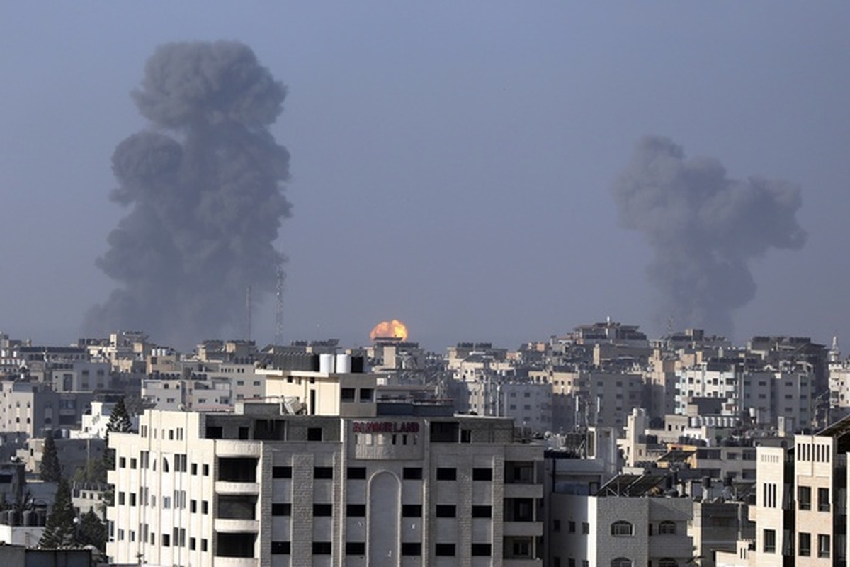 جنگ فلسطین| شمار قربانیان به ۸۳۰۶ نفر رسید| تانک‌های اسرائیلی به غزه رسیدند