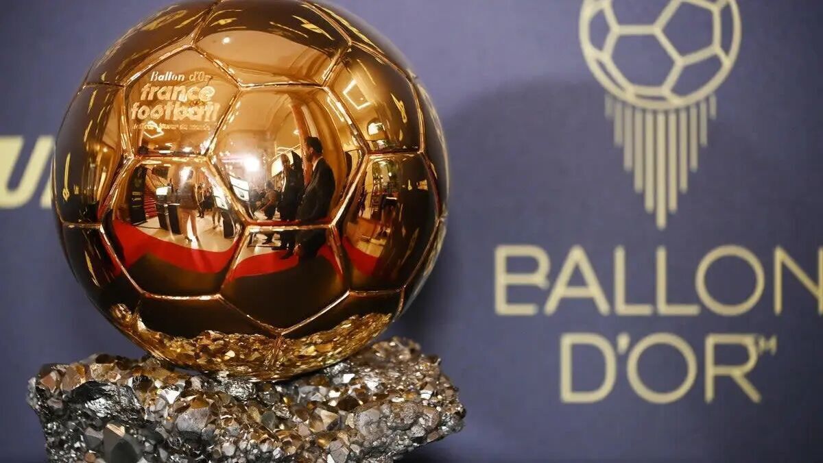 عکس| توپ طلای مسی در جعبه‌ای لاکچری