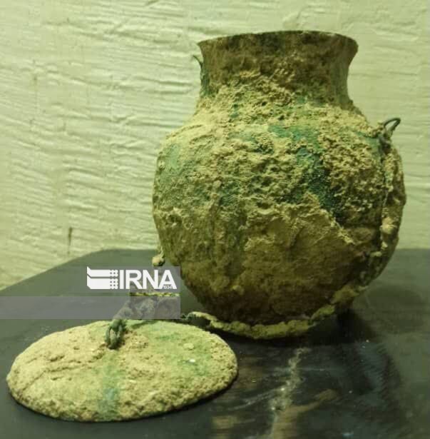 کشف شی تاریخی در درهشهر پس از بارش باران+عکس کشف شی تاریخی در درهشهر پس از بارش باران+عکس