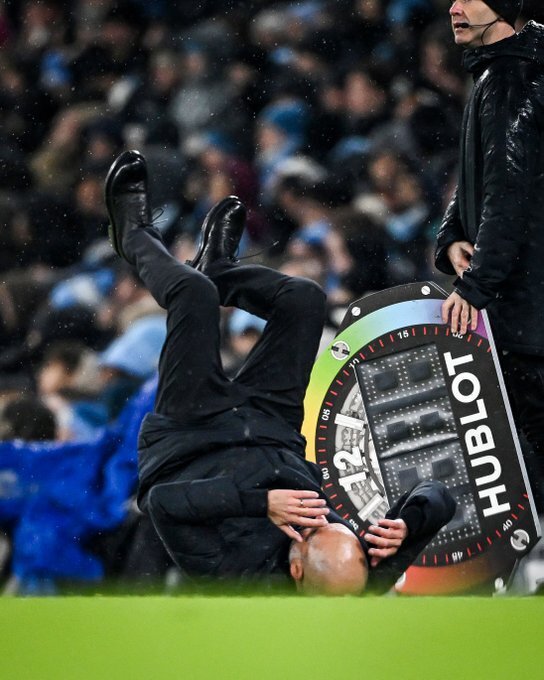 عکس| تصویر عجیب پپ گواردیولا در بازی با تاتنهام؛ آقای مربی چرا؟