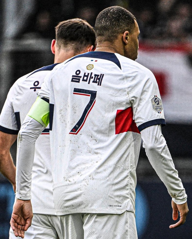 عکس‌| زبان کره‌ای روی لباس امباپه و پاریسی‌ها