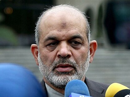 وزیر کشور: یکی می‌آید در مترو گل بدهد، یکی می‌خواهد تذکر زبانی بدهد، مجوز لازم نیست!