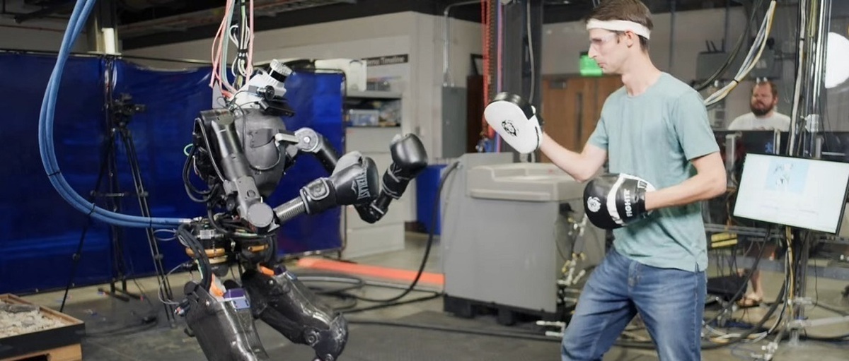 فیلم| رقابت بوکس انسان با ربات