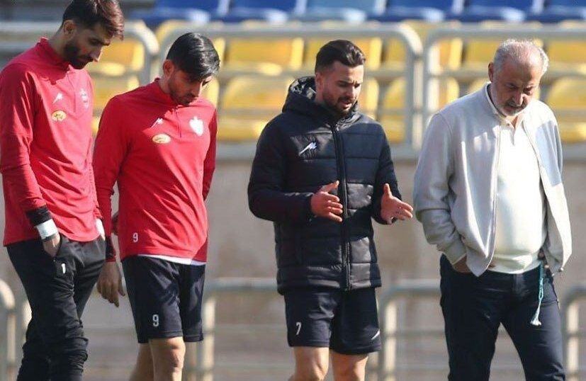 عکس| مدیرعامل پرسپولیس با «تسبیح آبی» در جلسه آشتی‌کنان با گل‌محمدی