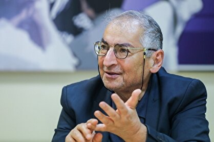 زیباکلام: مازوت بر ۲ نوع است؛ مازوت دولت روحانی و مازوت دولت خدمتگزار!