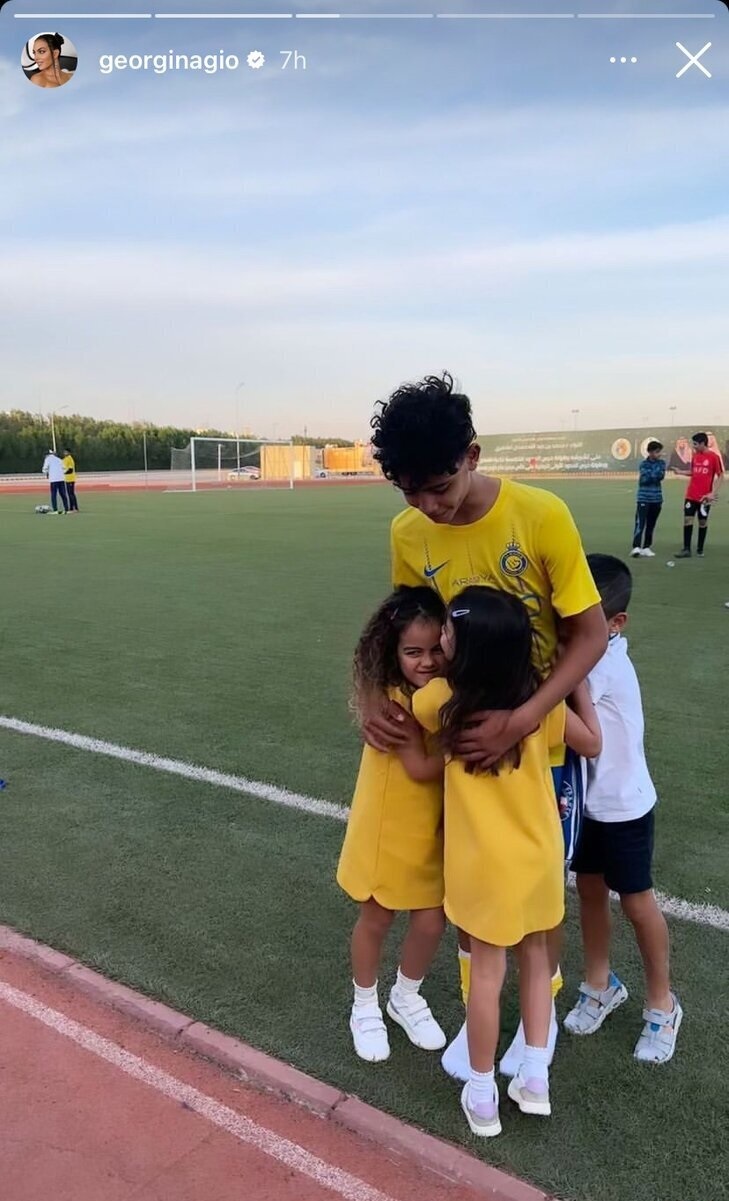 عکس| استوری احساسی جورجینا از فرزندان کریستیانو رونالدو عکس| استوری احساسی جورجینا از فرزندان کریستیانو رونالدو